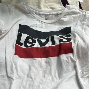 levi’s tee shirt! white with no stains :) great quality!